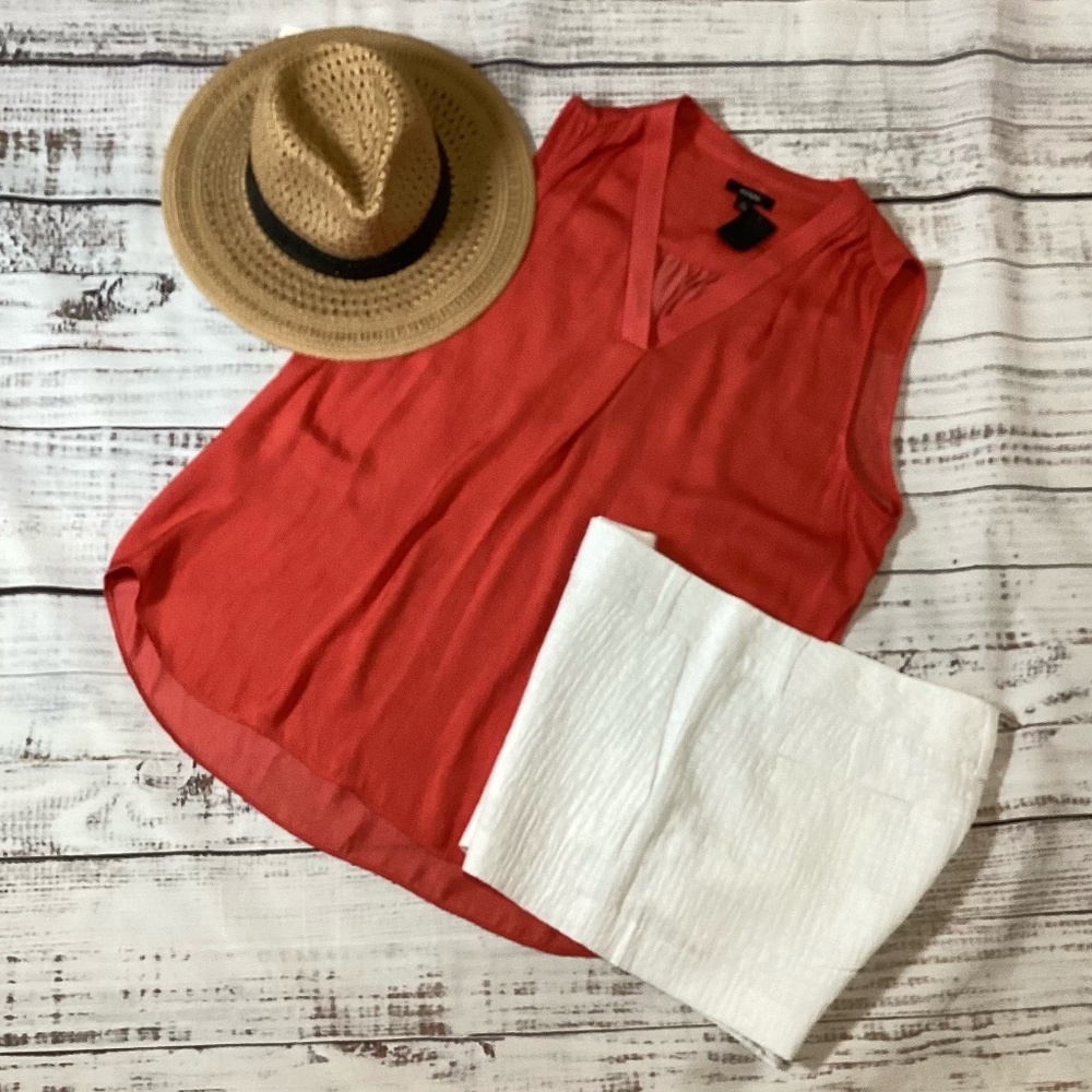 160. Calvin Klein White Textured Shorts NWT Size 10